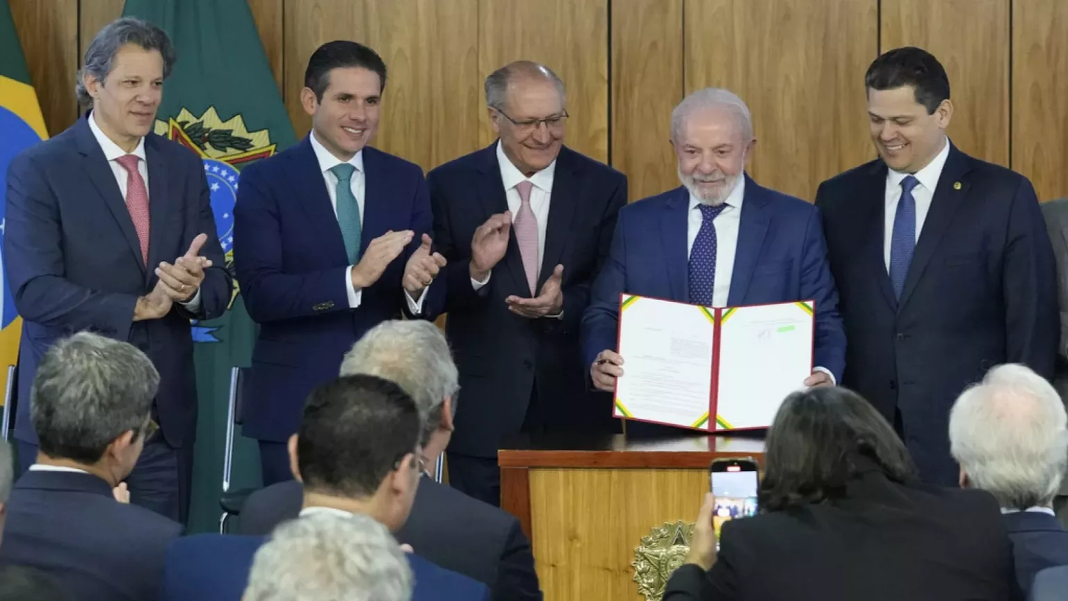 巴西推出“巴西主权计划”应对美国加征关税【秘鲁新世界日報】