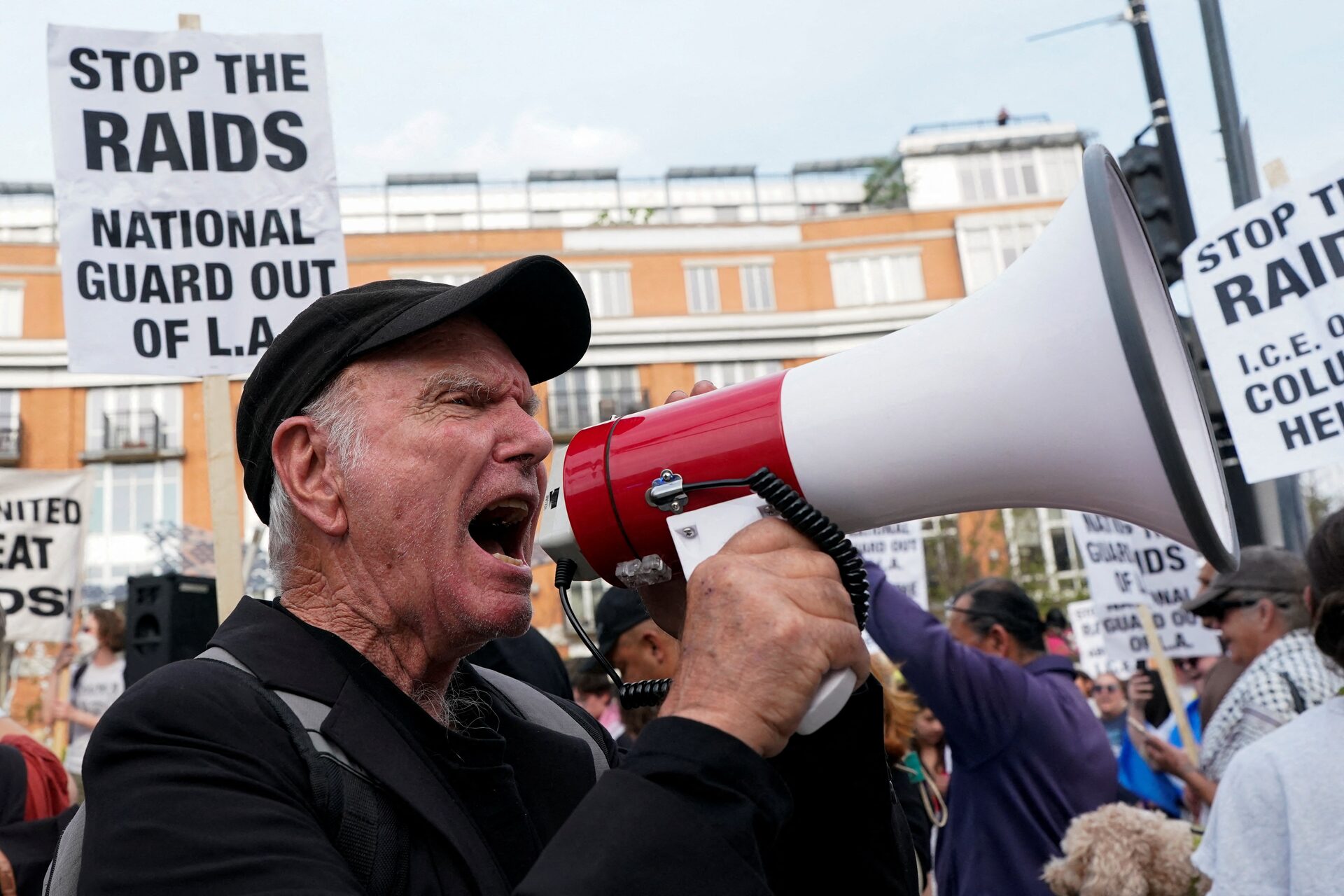 抗议不断！多数美国民众认为美政府移民执法手段过激【秘鲁新世界日報】