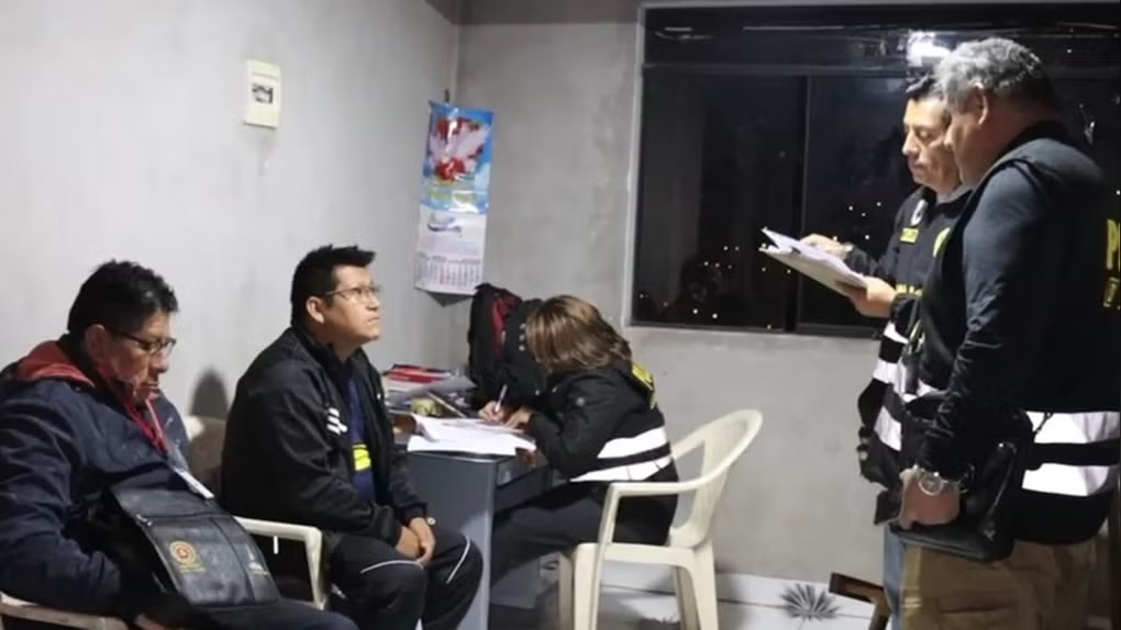 秘鲁国家警察在Ayacucho省：代号“食腐者”的大规模行动中拘留医院及大学官员【秘鲁新世界日报】